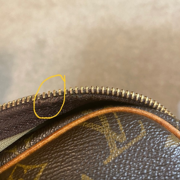 Louis Vuitton Reporter Bag - Picture 9 of 16